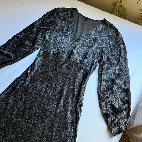 RAILS black python snake print satin vneck long puff sleeve midi dress - Picture 2 of 8